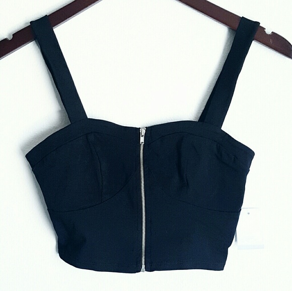 🛍 CHARLOTTE RUSSE Caged zipup crop top - Picture 2 of 6